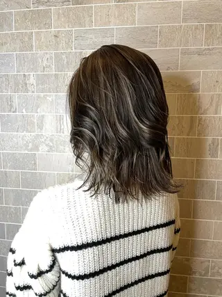 ミディアム ブリーチ毛矯正.髪質 改善.髪にドラマをのヘアスタイル
