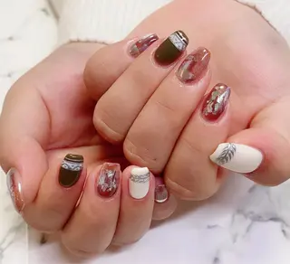 ショート カラー ネイル Q Free nailsのネイルデザイン