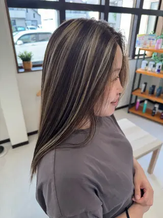 ロング 手塚 麗のヘアスタイル