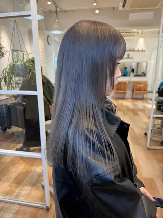 セミロング カラー ミルクティー× グレージュMOMOのヘアスタイル