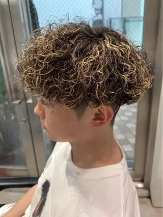 ショート カラー パーマ メンズ 夏果⭐︎fifth 天神 海外風パーマのヘアスタイル