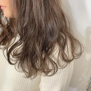 ロング カラー 加藤 綾華のヘアスタイル