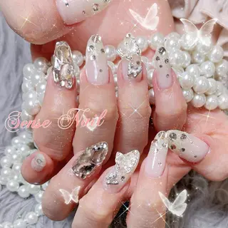 ネイル 🦋 Queenieのネイルデザイン