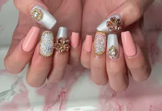 ネイル VIERU 🌈🎀💖のネイルデザイン