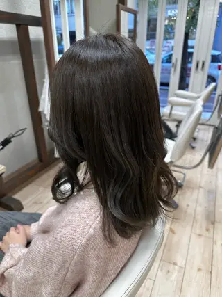 ミディアム カラー 阿部 美咲のヘアスタイル