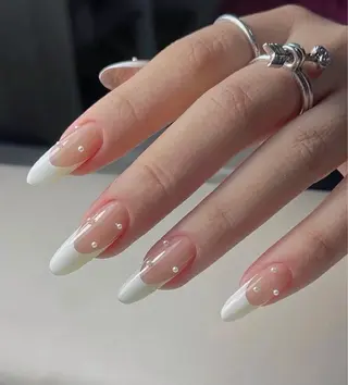 シン アモンのネイルデザイン