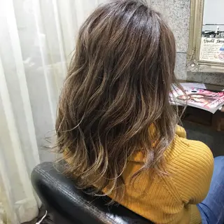 セミロング カラー Tsuyoki .のヘアスタイル