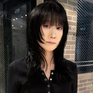 ミディアム ウルフとデザイン カラーの神のヘアスタイル