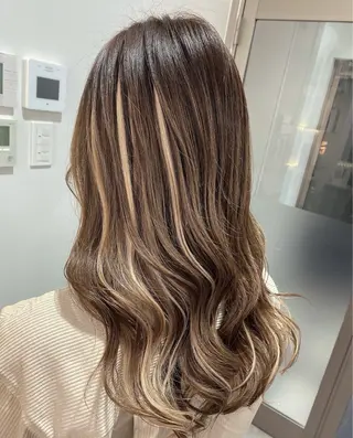 ロング 上村 恵里佳のヘアスタイル