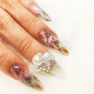 ネイル nail salon Emi la beaute 心斎橋店所属・坪野 めぐみのネイルデザイン