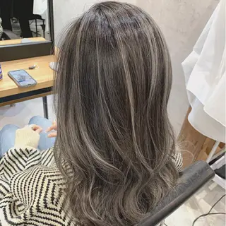 セミロング 松井那津子 /ハイライトブリーチのヘアスタイル