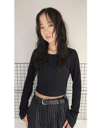 ロング パーマ Backbocker所属・ハイトーン/ブリーチ /デザインカラーのヘアスタイル