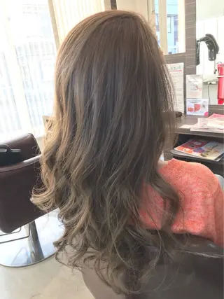 カラー 露木 優のヘアスタイル