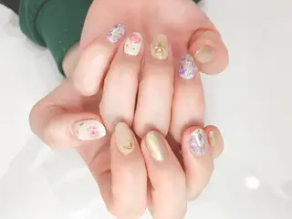 ネイル 指名支持率NO.1 スタイリストのヘアスタイル