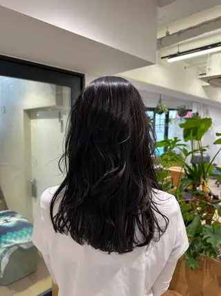 ミディアム 川上 彩夏のヘアスタイル