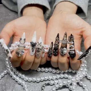 ネイル Vesper所属・ayaka ギャルネイル🎀のネイルデザイン