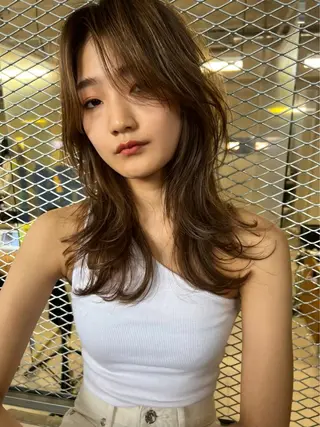 セミロング leo/ロング／ レイヤーカット⛈️のヘアスタイル