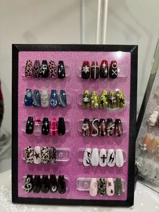 セミロング VENUS BELT 渋谷宮下パーク店所属・VENUSBELT 芹奈のネイルデザイン