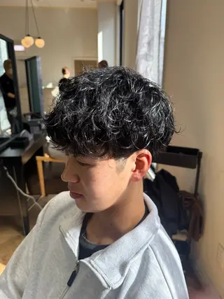 ショート パーマ メンズ 溝口 槙里也のヘアスタイル
