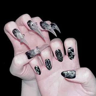 ネイル AIKO🐈‍⬛⭐︎ 大阪/y2k/個性派のネイルデザイン