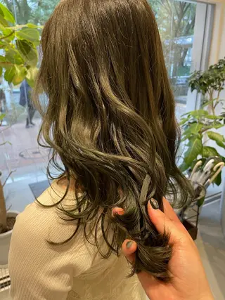 ロング カラー 中山 優里のヘアスタイル