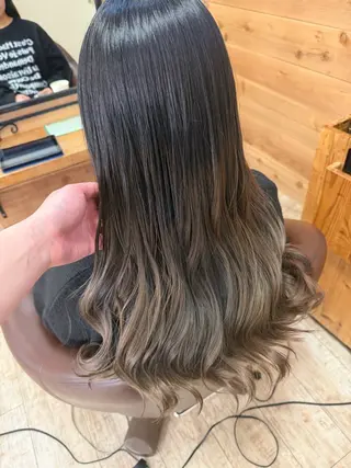 ロング カラー 木村 彩花のヘアスタイル