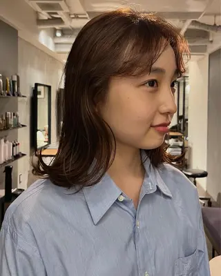 ミディアム カラー NERO 眞下秋歩のヘアスタイル