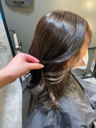 ミディアム 横山 菜摘のヘアスタイル