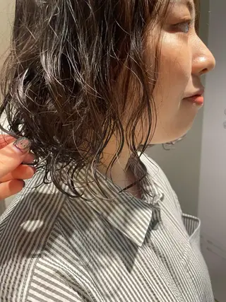 パーマ 鈴木瑛里／ブロンド ベージュ／男女のヘアスタイル