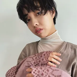 ショート カラー ブリーチ/レイヤー 🌻Mutsumiのヘアスタイル