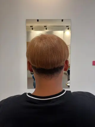 カラー メンズ 荒井 茉凜のヘアスタイル
