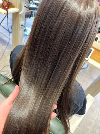 カラー 高石 未唯のヘアスタイル