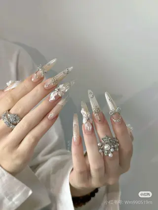 ミディアム HOANG NAILのネイルデザイン