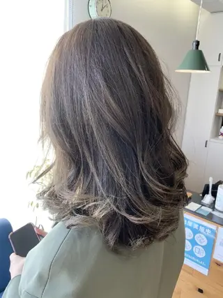 カラー 堀 望美のヘアスタイル