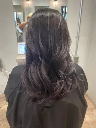 セミロング andKおもろまち店 艶ダブルカラー✨のヘアスタイル