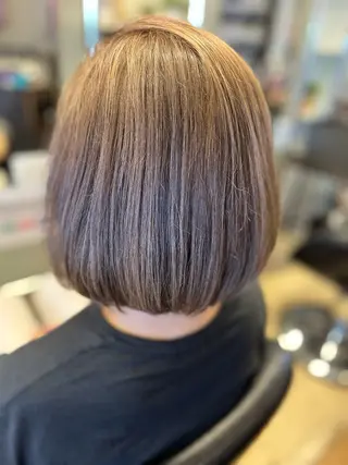 ミディアム 矢崎 身江子のヘアスタイル