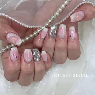 ネイル LOUISE CRYSTALのネイルデザイン