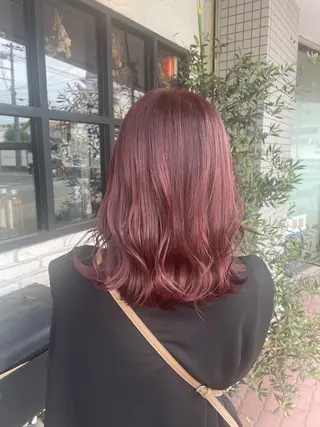 ミディアム カラー 小坂 真子のヘアスタイル