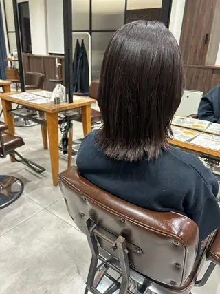 ミディアム カラー オリーブベージュ/ ブリーチなし透明感のヘアスタイル