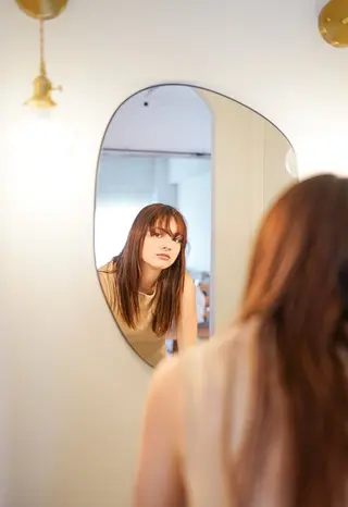 セミロング THE DAY所属・AKI HASHIMOTOのヘアスタイル