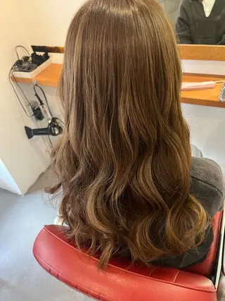 ロング Lizzy（リジー）所属・大塚 友絵のヘアスタイル