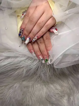 ネイル 🌈 Laule'aのネイルデザイン