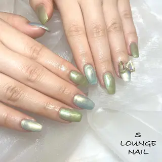 ネイル S LOUNGE NAIL所属・パーツたくさん🍓 SUMIのネイルデザイン