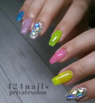 ロング カラー ネイル キッズ メンズ パーマ アイブロウ ヘアアレンジ マツエク・マツパ 424 nailsのネイルデザイン