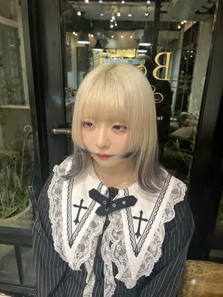 カラー りく　レイヤーカット ケアブリーチのヘアスタイル