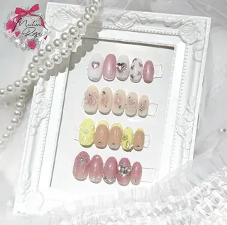 ネイル マシェリローズ所属・Macherie Roseのネイルデザイン