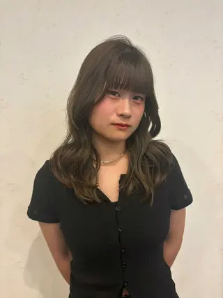 ロング カラー ベージュカラー⌇﻿ くびれヘア.𐙚心音のヘアスタイル