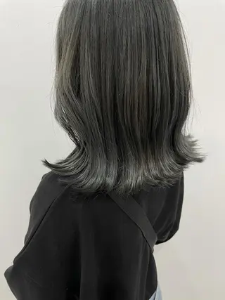 ミディアム カラー akane .のヘアスタイル