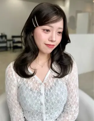 セミロング mana /レイヤーカットのヘアスタイル