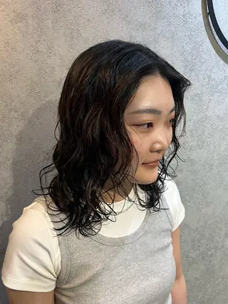 ミディアム パーマ ボブ/プツッとボブ/ 暖色カラー/モエのヘアスタイル